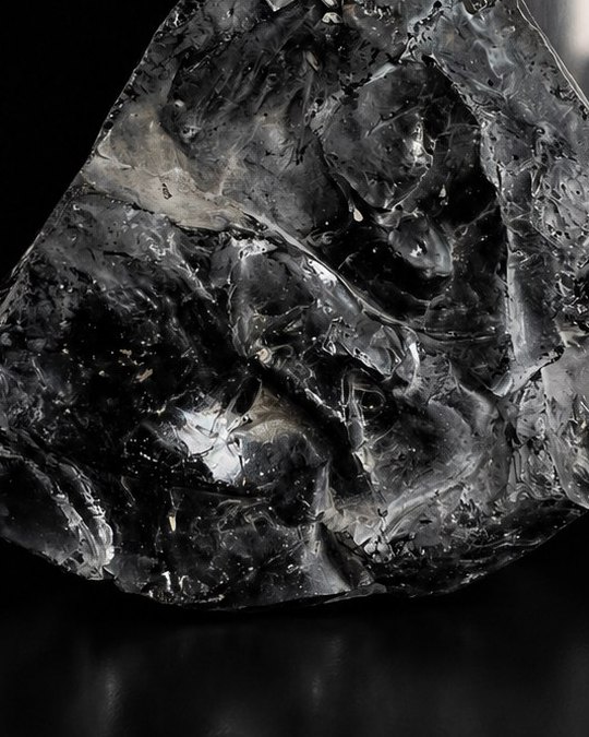 Raw obsidian, close